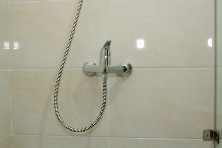 Bathroom 5, Wonderful 1BR Apartment at Mustika Golf Residence By Travelio, Cikarang