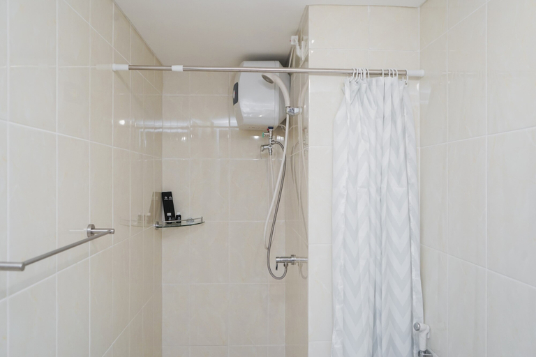 Bathroom 5, Nice and Fresh 2BR Apartment at M-Town Residence By Travelio, Tangerang