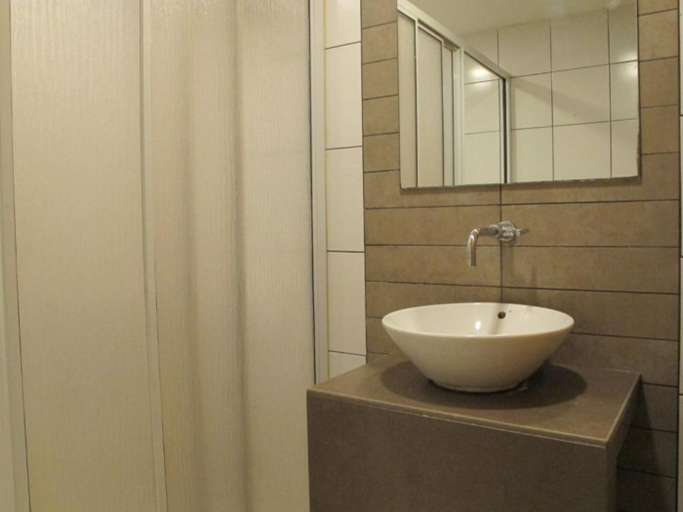 Bathroom 2, Oscar Inn, Petaling Jaya