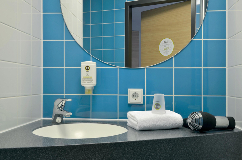 Bathroom 5, B&B Hotel Augsburg-Süd, Augsburg