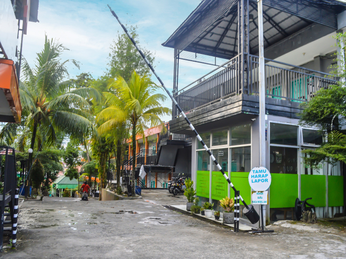 Exterior & Views 2, OYO 1745 Guest House Nur Aziziah Syariah 2, Balikpapan