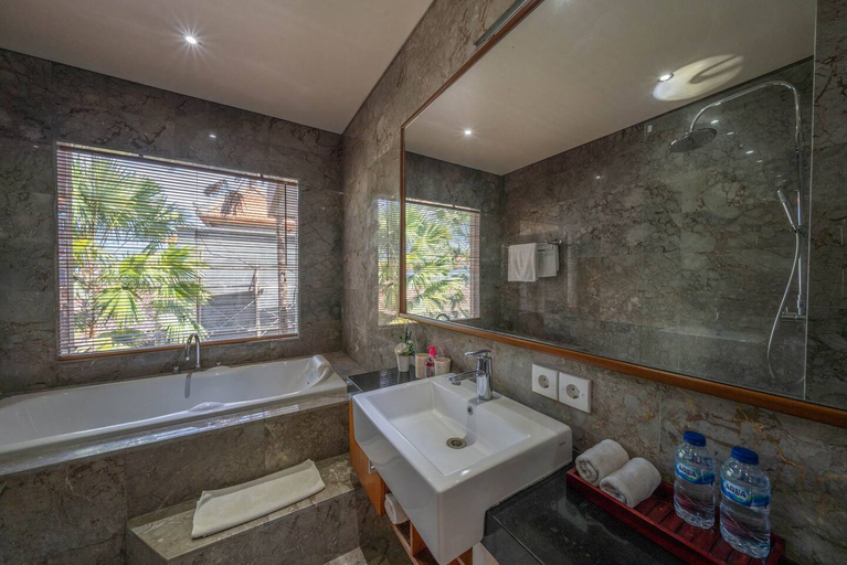 Bathroom 5, Villa Seacluded 2: Cozy 3BR Pool Villa in Central Seminyak, Badung