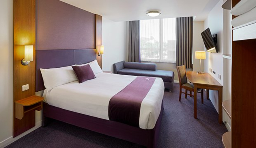 Bedroom 3, Premier Inn Barnstaple, Devon