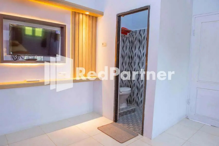 Hotel Rai's Palopo Exclusive Mitra RedDoorz - Tap to explore photos