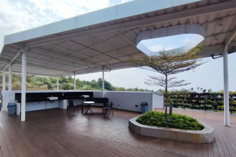 Exterior & Views 4, Comfortable and Modern 1BR without Living Room at Amartha View Apartment By Travelio, Semarang