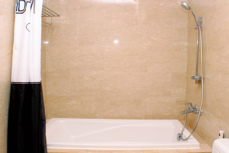 Bathroom 5, Stunning and Comfortable 2BR at Menteng Park Apartment By Travelio, Jakarta Pusat