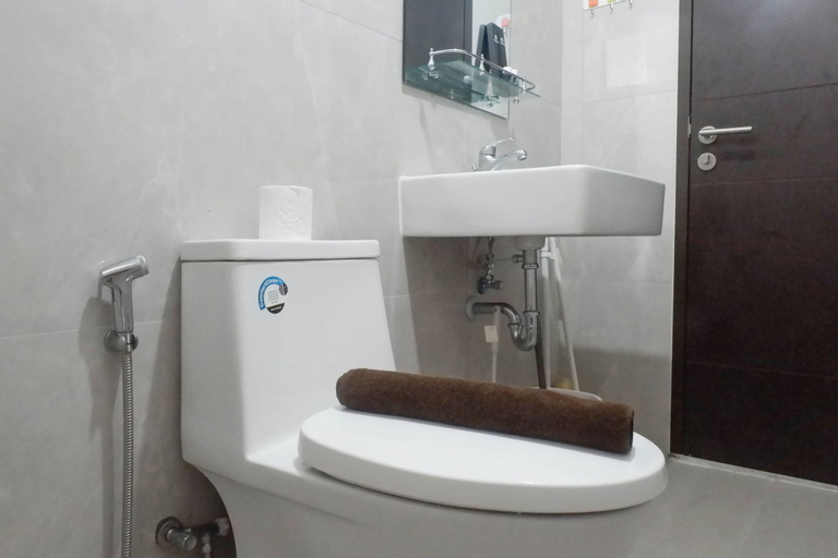 Bedroom 3, Strategic and Relaxing 1BR Apartment at Klaska Residence By Travelio, Surabaya
