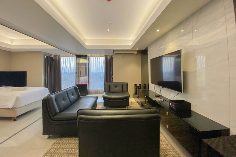 Exterior & Views 2, Spacious Combined Studio Apartment at Warhol (W/R) Residence By Travelio, Semarang