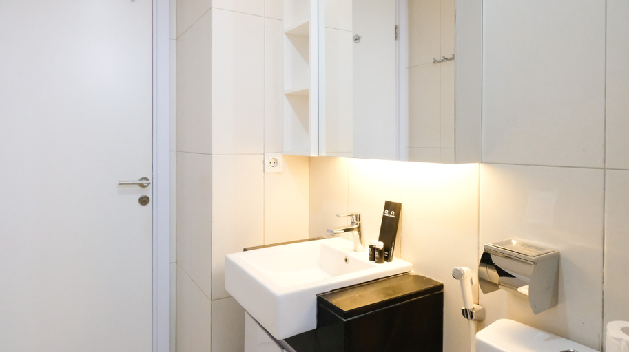 Bedroom 5, Luxurious 2BR at The Via and The Vue Ciputra World Apartment By Travelio, Surabaya