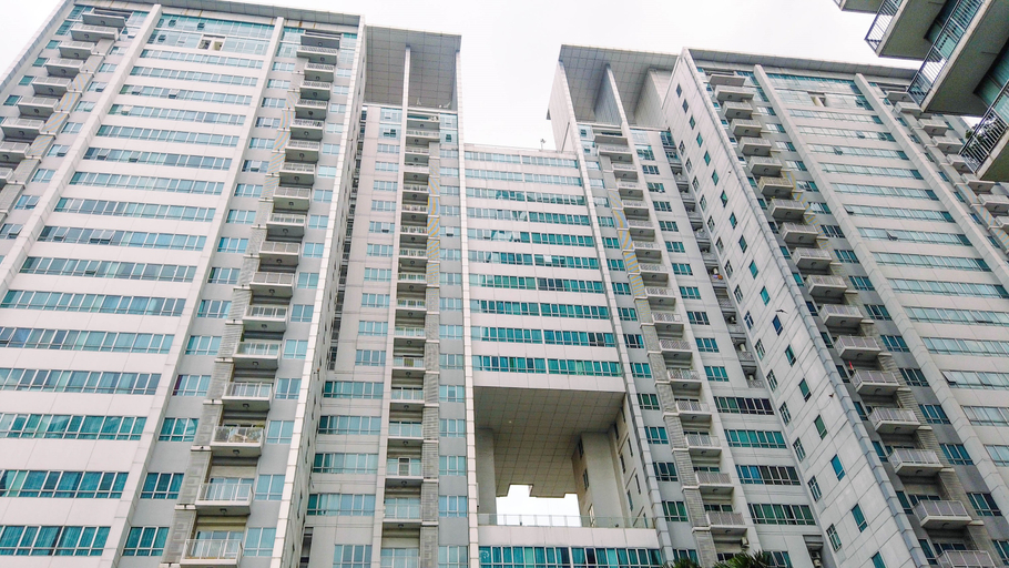 Exterior & Views, Elegant and Comfy 2BR Essence Darmawangsa Apartment By Travelio, Jakarta Selatan