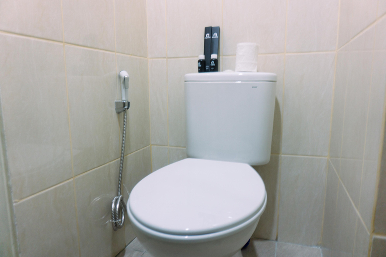 Bathroom 5, Nice and Elegant Studio at Osaka Riverview PIK 2 Apartment By Travelio, Jakarta Utara