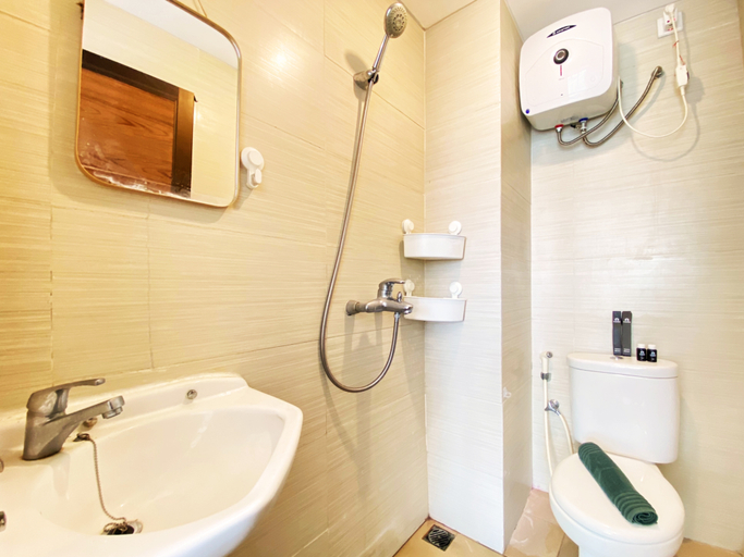 Bathroom 5, Stunning Studio Room at Gateway Pasteur Apartment By Travelio, Bandung