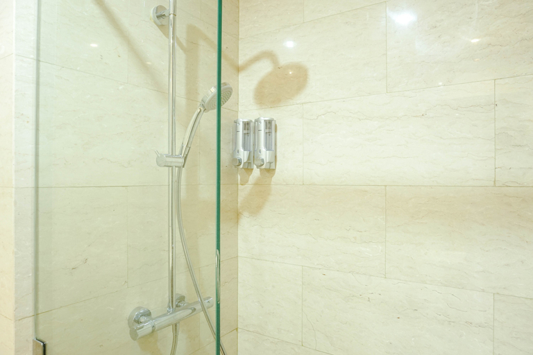 Bathroom 5, Wonderful and Clean Studio at Menteng Park Apartment By Travelio, Jakarta Pusat