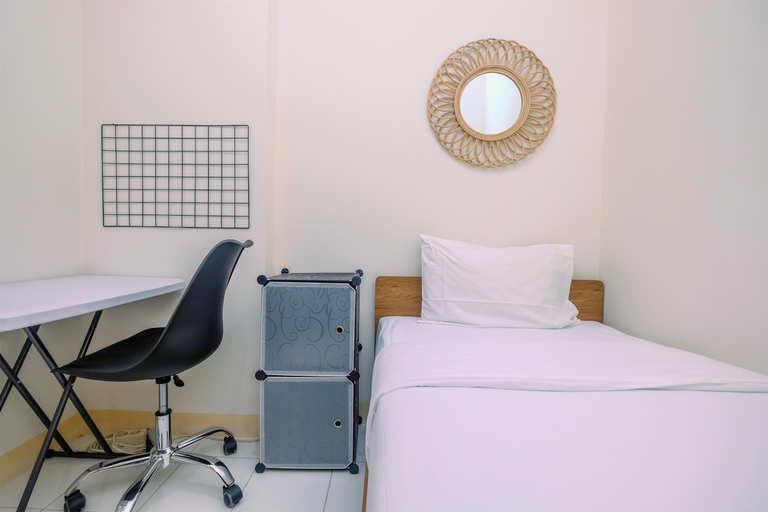 Bedroom 4, Cozy Living Podomoro Golf View 2BR Apartment By Travelio, Bogor