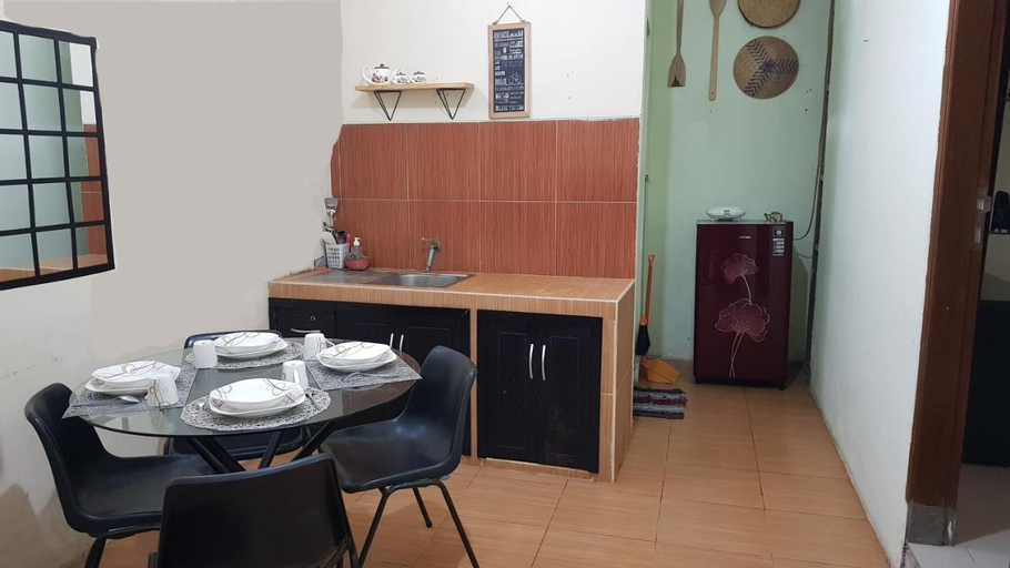 Dining Room 4, Hansel Homestay Batu, Malang