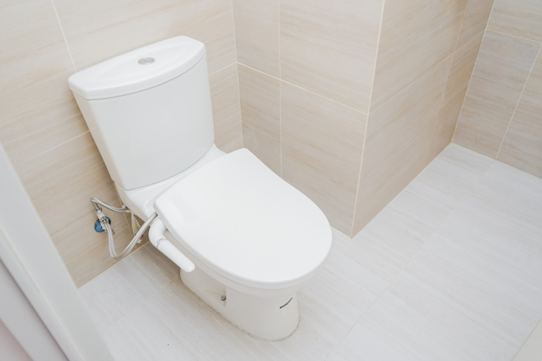Bathroom 5, Nice and Comfort Studio Room at Silk Town Apartment By Travelio, Tangerang