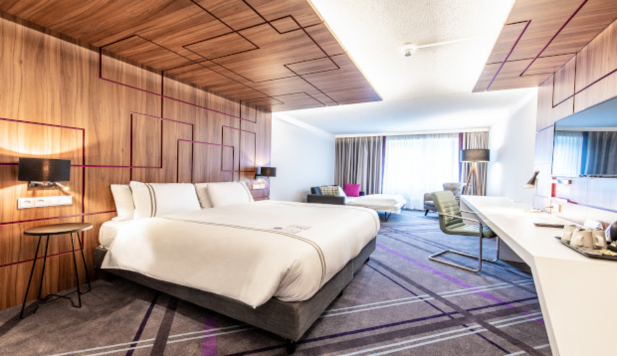 Bedroom 4, Premier Inn Braunschweig City Centre, Braunschweig