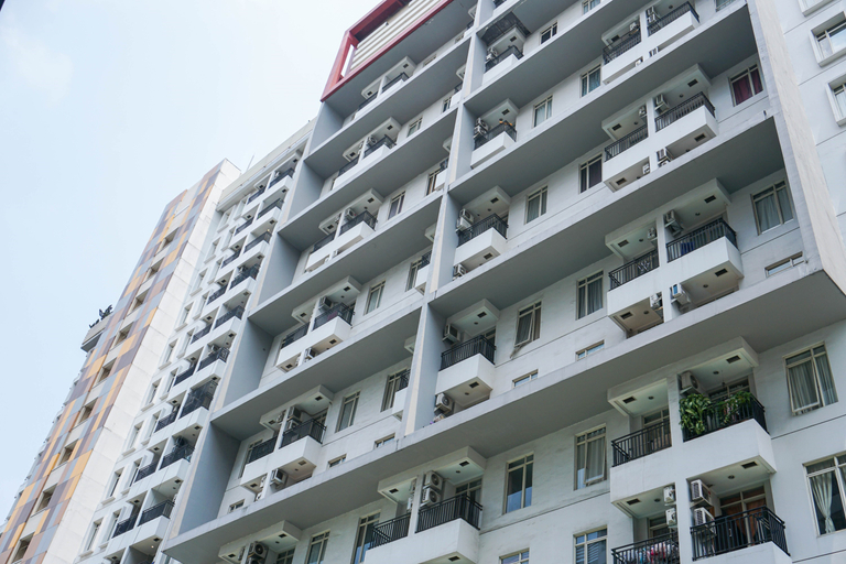 Exterior & Views, Modern Style Studio Gardenia Boulevard Apartment with City View By Travelio, Jakarta Selatan