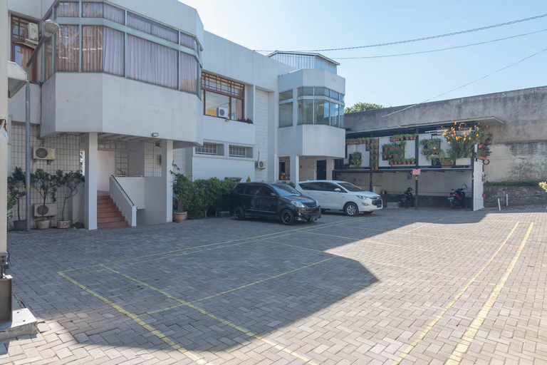 Exterior & Views 2, RedDoorz @ Jalan Raya Lembang, Bandung