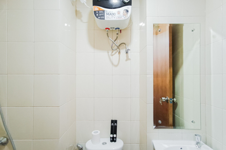 Bedroom 4, Comfort Studio Room at Vida View Makassar Apartment By Travelio, Makassar