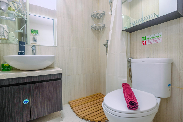 Bathroom 5, New Furnished Studio at Sentul Tower Apartment By Travelio, Bogor