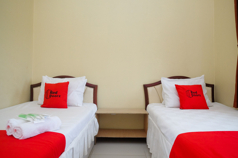 Bedroom 3, RedDoorz Syariah near Taman Rekreasi Kalianget Wonosobo, Wonosobo