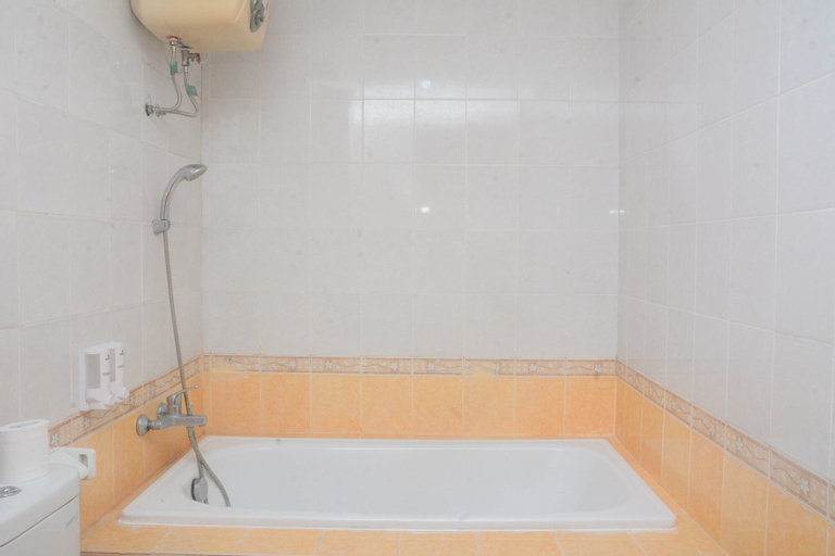 Bedroom 5, Comfort and Elegant 2BR at Grand Palace Kemayoran Apartment By Travelio, Central Jakarta