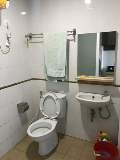 Bathroom, Darryl V Apartment Yogyakarta, Sleman