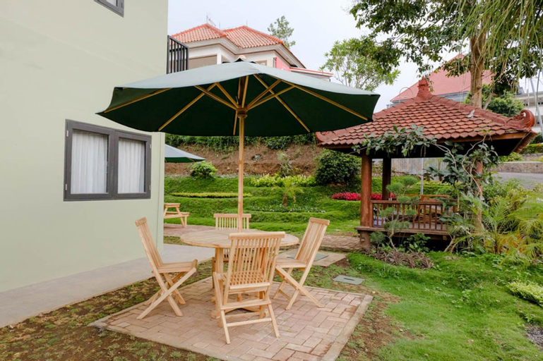 Exterior & Views 21