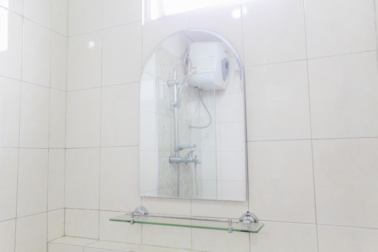 Bathroom 5, Comfortable 1BR at Bintaro Park View Apartment By Travelio, Jakarta Selatan