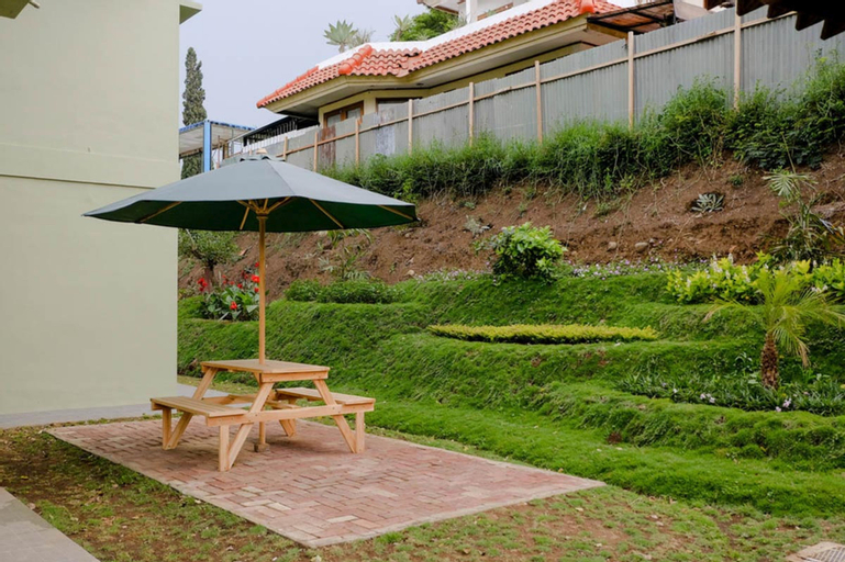 Exterior & Views 20