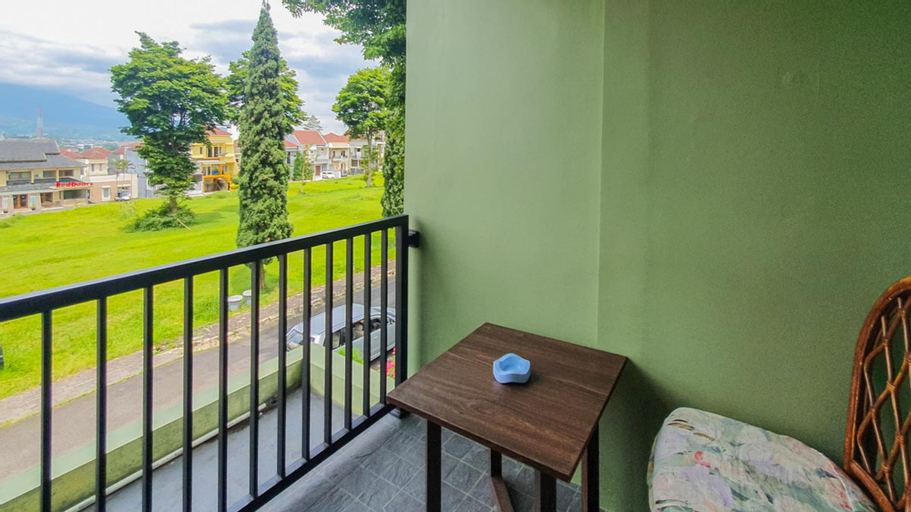 Exterior & Views 17