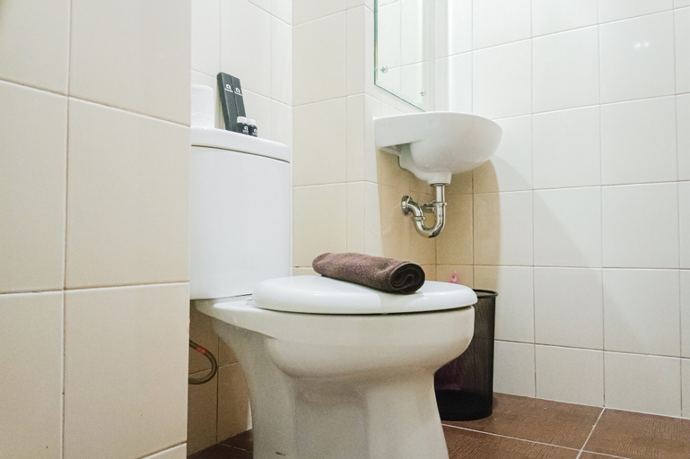 Bedroom 3, Comfort Studio Room at Vida View Makassar Apartment By Travelio, Makassar