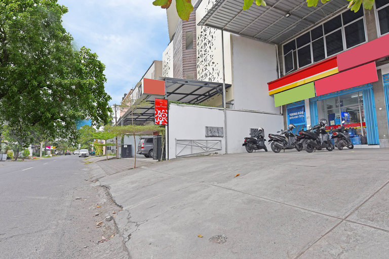 Exterior & Views 2, OYO 91351 87 Guest House, Denpasar