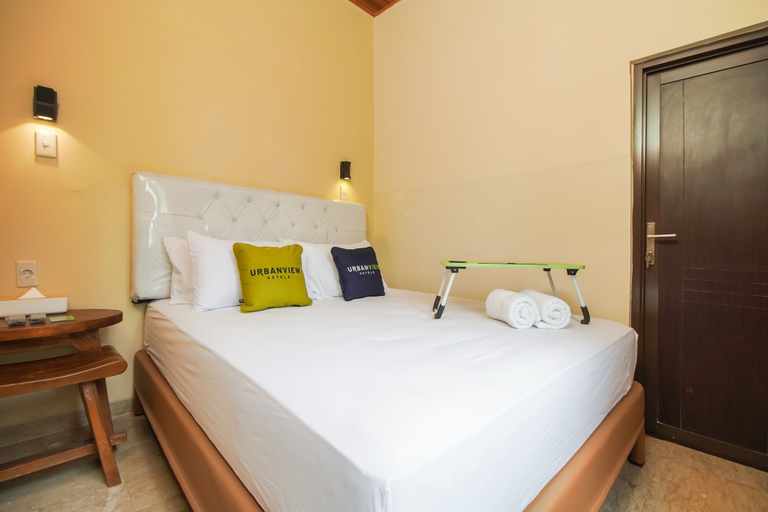 Urbanview Hotel Cantee Halim Perdanakusuma by RedDoorz - Tap to explore photos