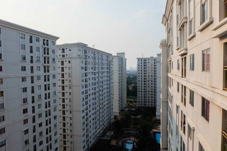 Others 3, Monochrome Style 2 BR Green Palace Kalibata Apartment By Travelio, Jakarta Selatan