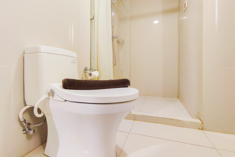 Bathroom 5, New and Nice 2BR at Marquis De Lafayette Apartment By Travelio, Semarang