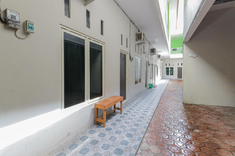 Exterior & Views 2, KoolKost Syariah near Alun Alun Sidoarjo, Sidoarjo