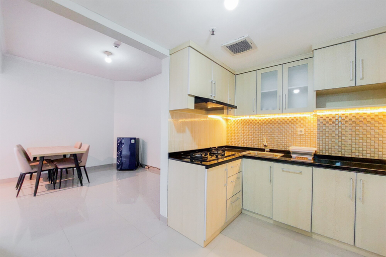 Others 4, Comfy and Modern Look 3BR at Kondominium Golf Karawaci Apartment By Travelio, Tangerang