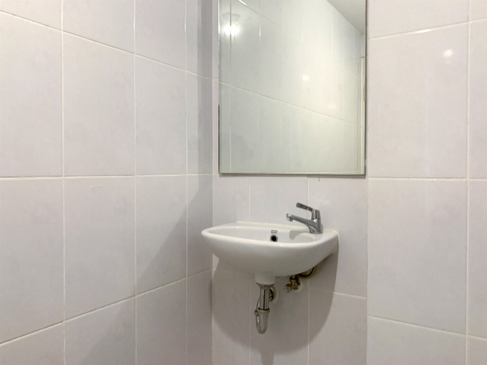 Bathroom 3, Stylisth 1BR at Tokyo Riverside PIK 2 Apartment By Travelio, Tangerang