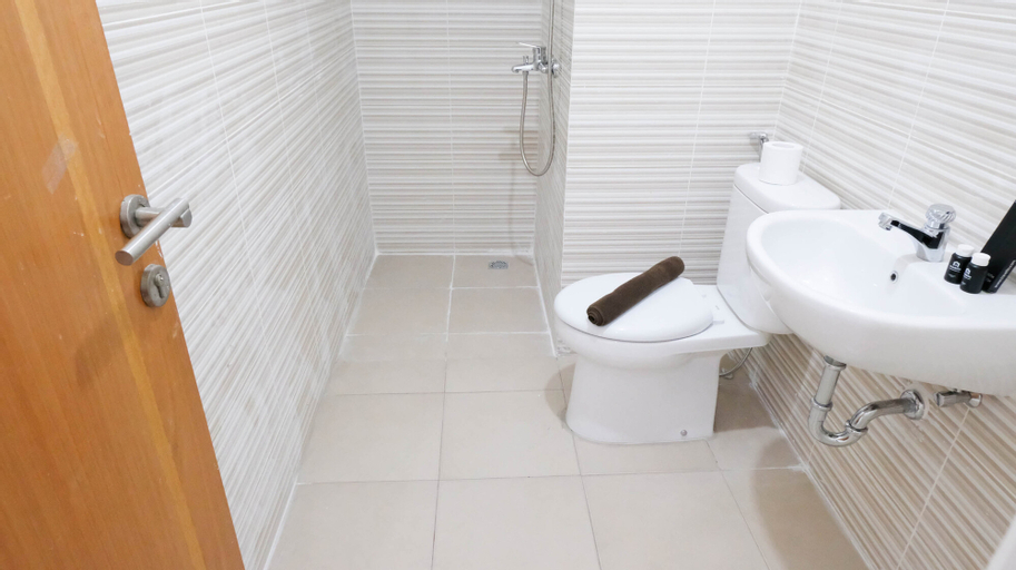 Bedroom 3, Spacious and Best Deal 2BR Apartment at Puncak Bukit Golf Surabaya By Travelio, Surabaya