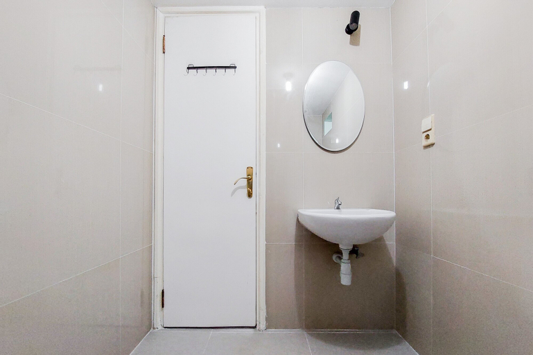 Bedroom 4, Comfy and Modern Look 3BR at Kondominium Golf Karawaci Apartment By Travelio, Tangerang