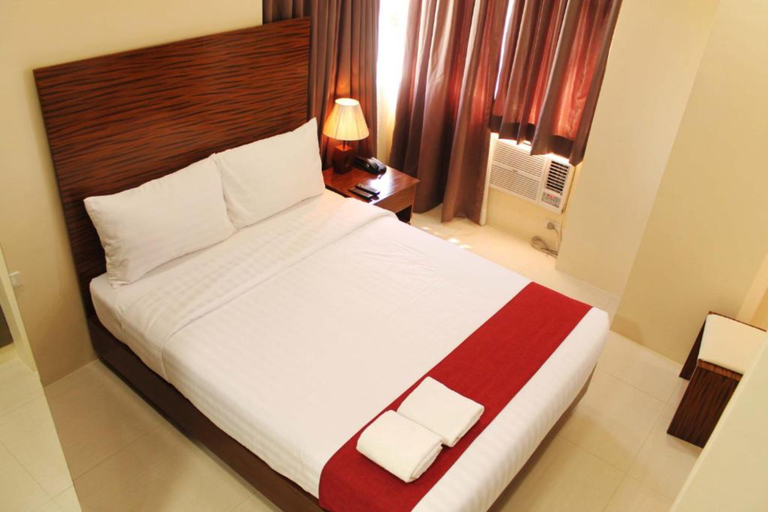 Sebastien Hotel Room Type - Deluxe Queen Studio