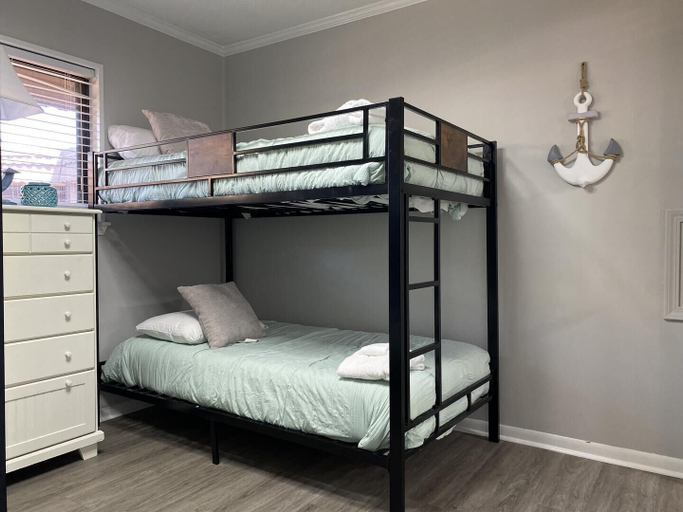 Bedroom 2, Tennis Villas, Beaufort