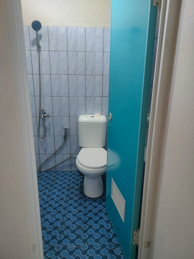Bathroom, Homestay KSPN Tanjong Tinggi by ERNA, Belitung