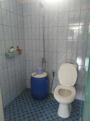 Bathroom 5, Homestay KSPN Tanjong Tinggi by Melty Aprianti, Belitung