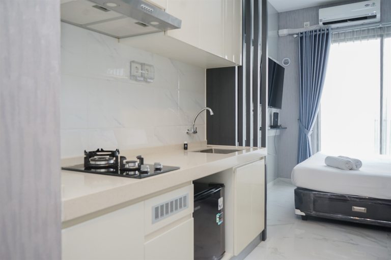 Others 2, Pleasurable and Tidy Studio at Sky House BSD Apartment By Travelio, South Tangerang
