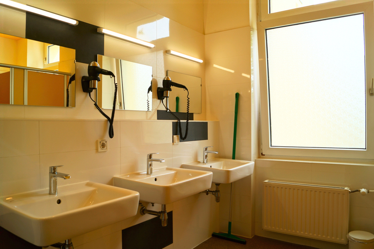 Bathroom 4, Grand Hostel Berlin Classic, Berlin