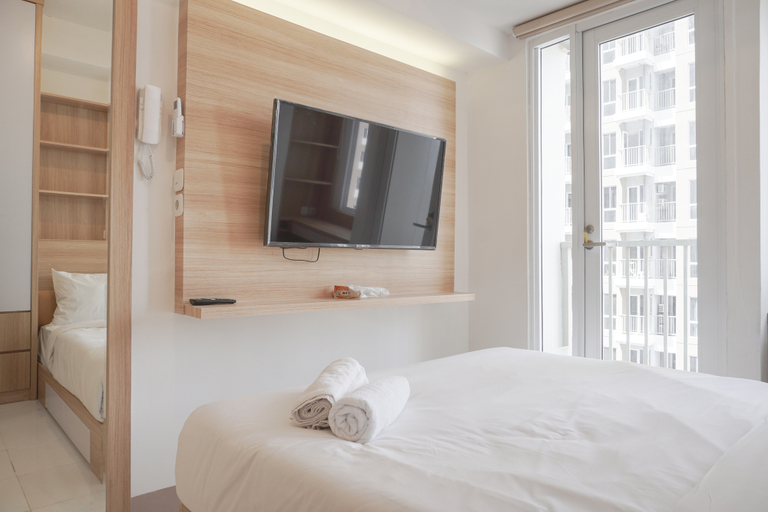 Bedroom 2, Fancy Designed Studio Room at Tokyo Riverside PIK 2 Apartment By Travelio, Tangerang