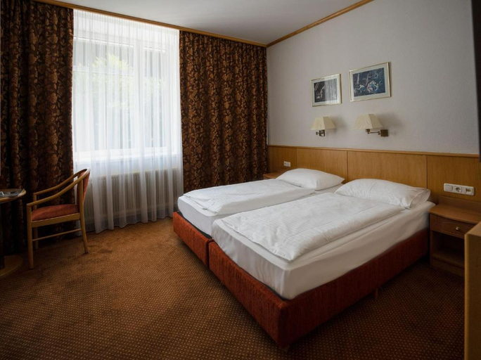 Bedroom 3, Sporthotel Semmering, Neunkirchen